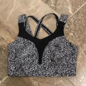 Lululemon sports bra size 6!